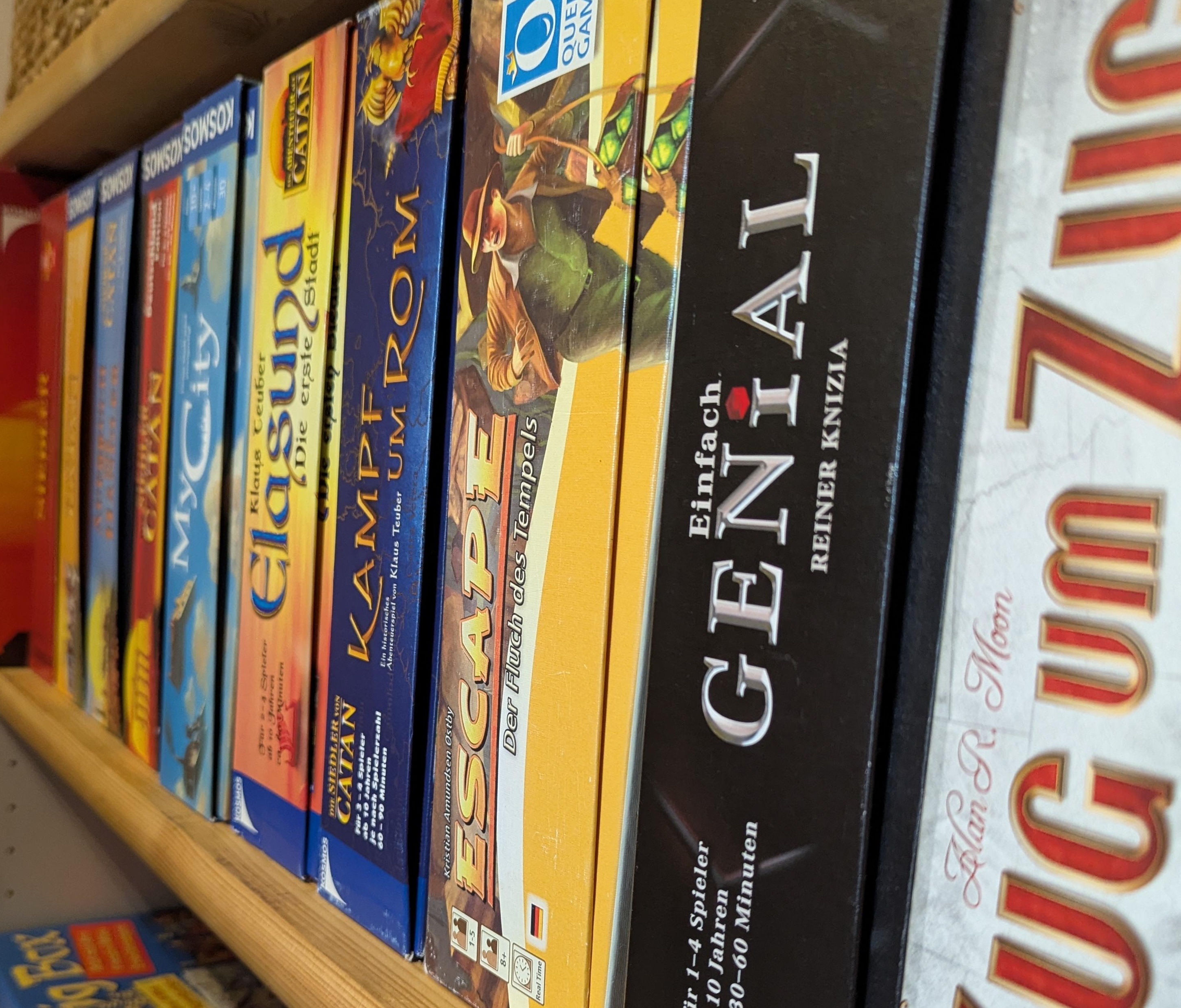 Spieleregal